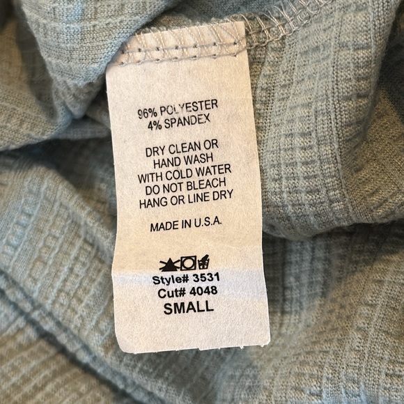 Entro sage green cold shoulder ruffled blouse - Picture 6 of 6